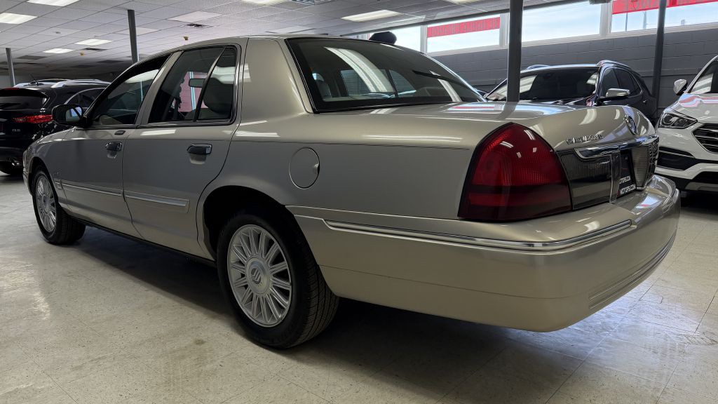 2010 Mercury Grand Marquis Image 11