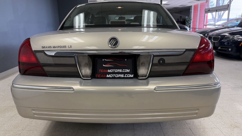 2010 Mercury Grand Marquis Image 12