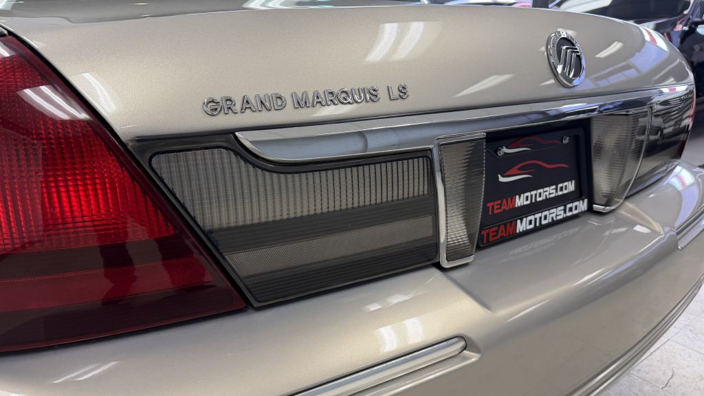 2010 Mercury Grand Marquis Image 14