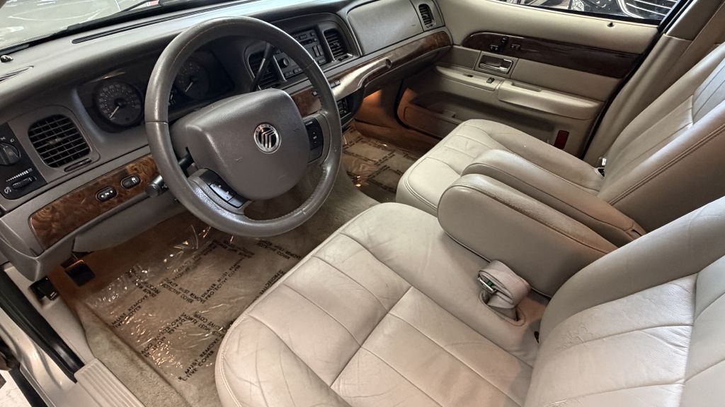 2010 Mercury Grand Marquis Image 16