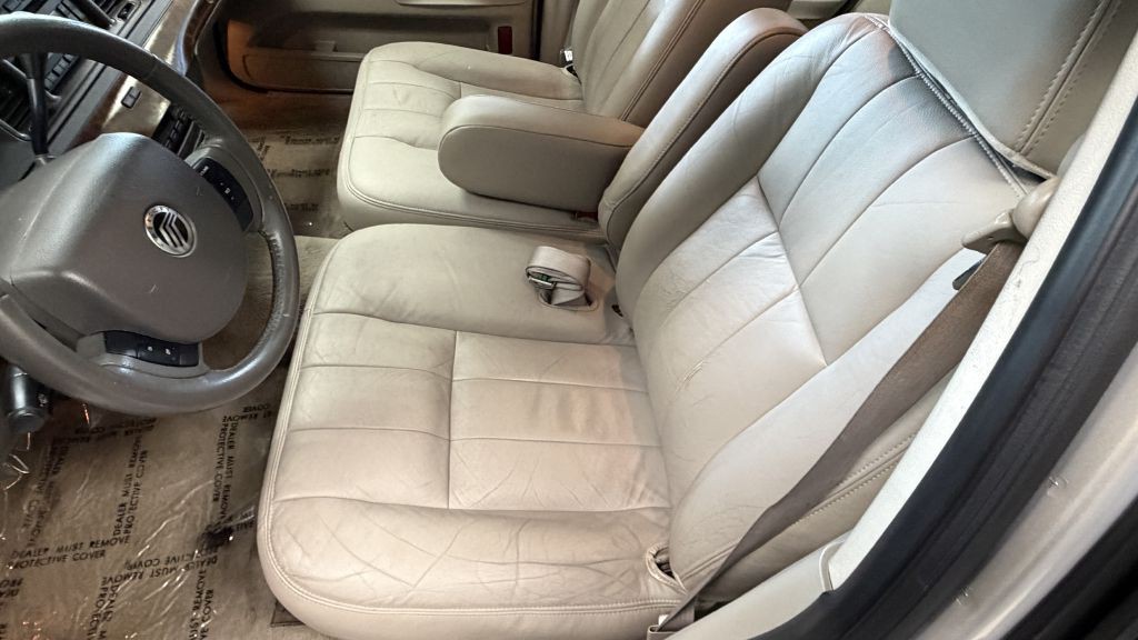 2010 Mercury Grand Marquis Image 17