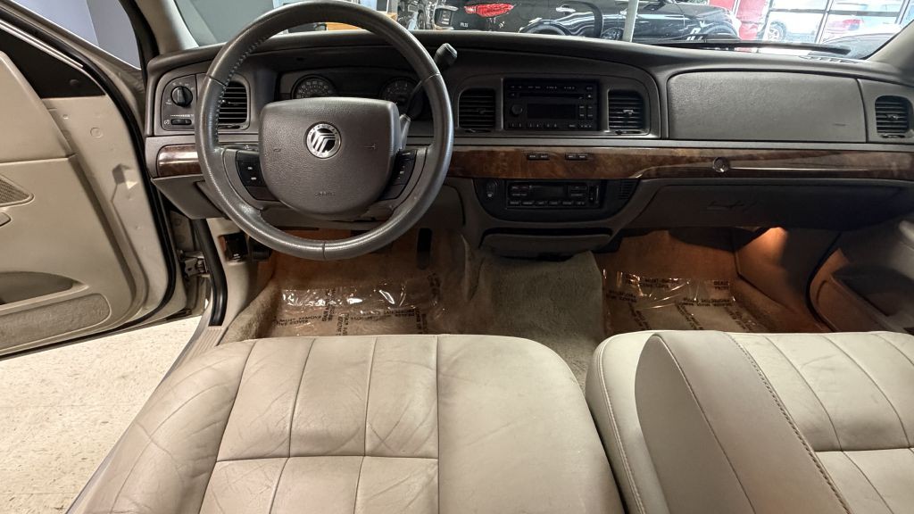 2010 Mercury Grand Marquis Image 19