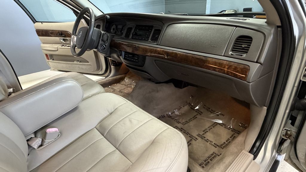 2010 Mercury Grand Marquis Image 20