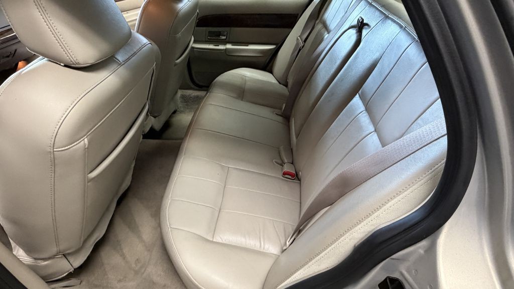 2010 Mercury Grand Marquis Image 24