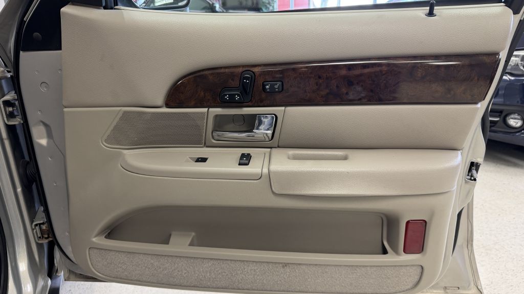 2010 Mercury Grand Marquis Image 36