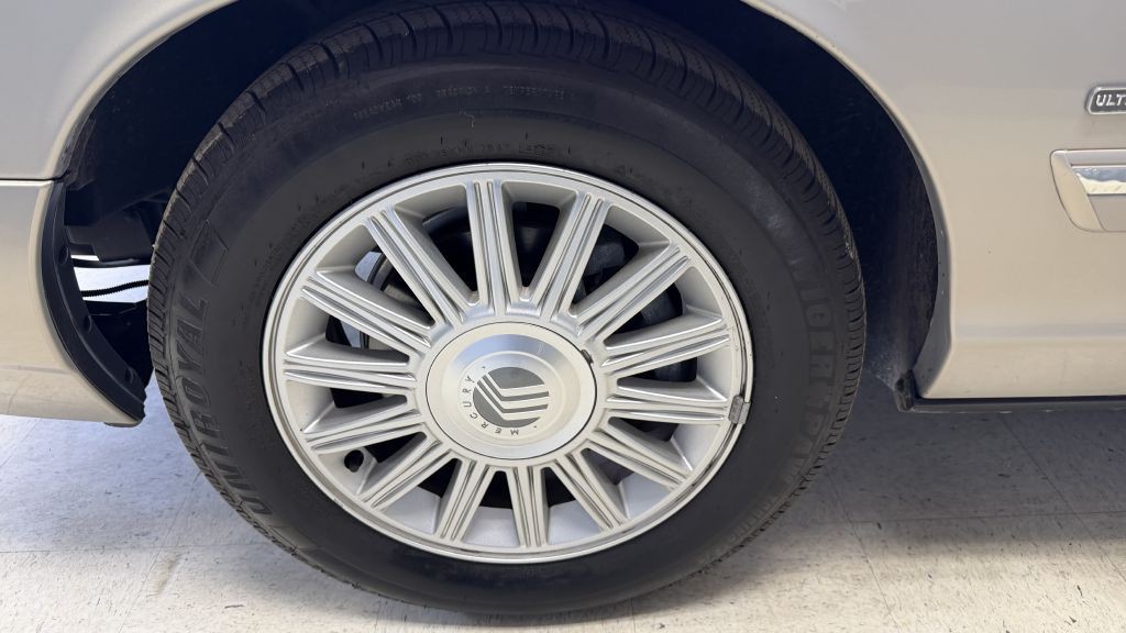 2010 Mercury Grand Marquis Image 44