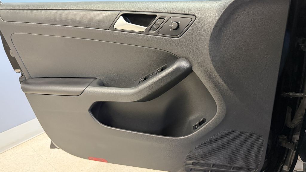 2014 Volkswagen Jetta Image 25