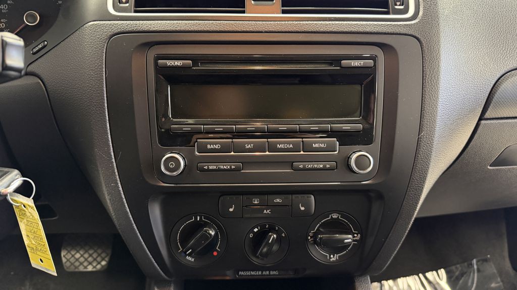 2014 Volkswagen Jetta Image 27