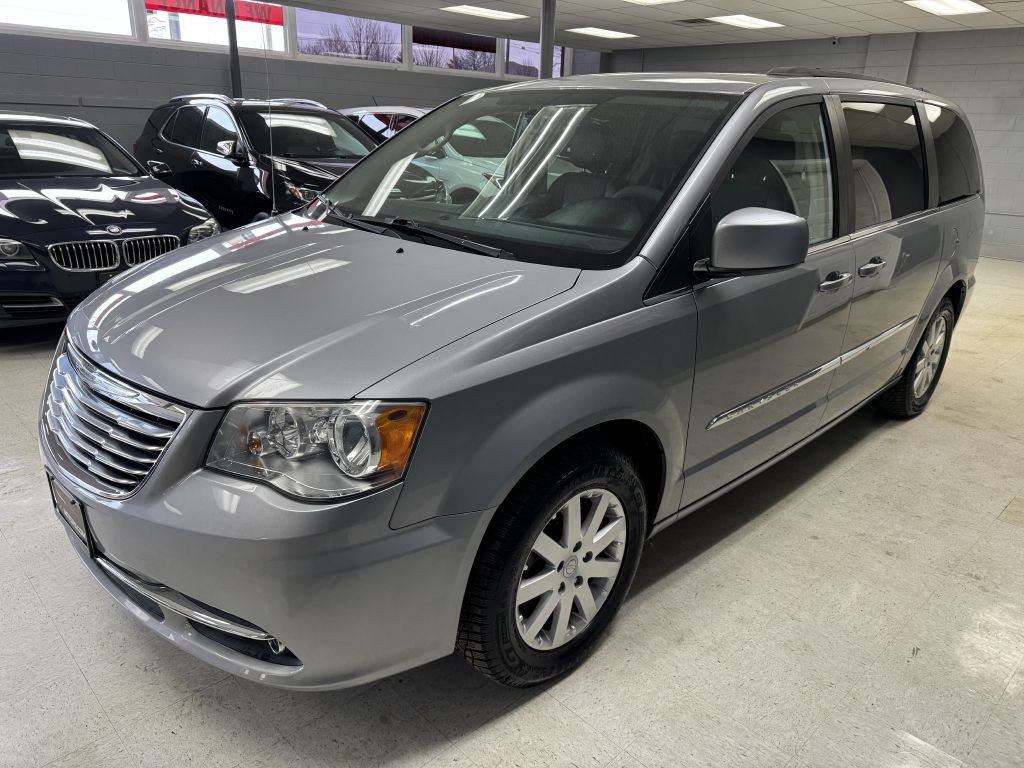 2015 Chrysler Town & Country Image 4