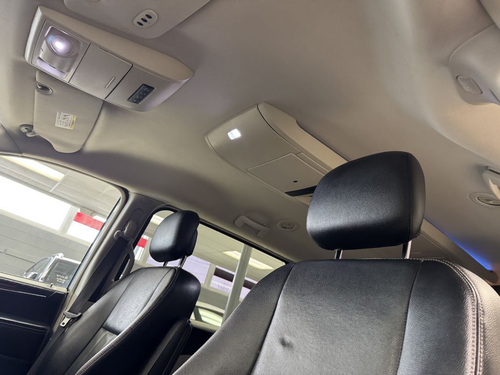 2015 Chrysler Town & Country Image 20
