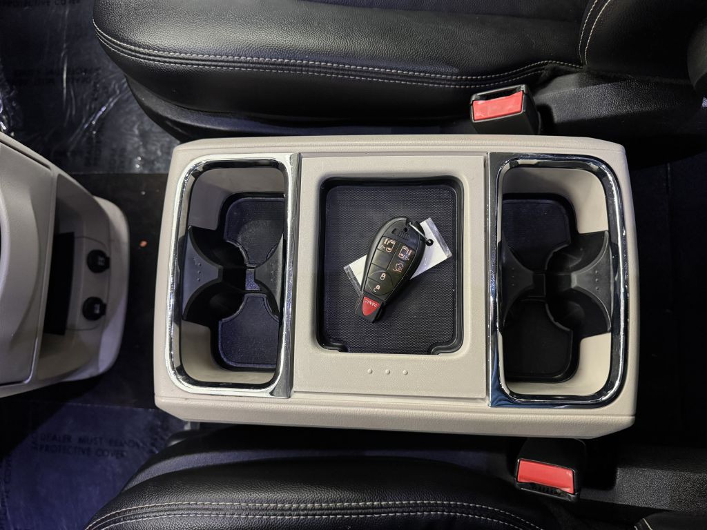 2015 Chrysler Town & Country Image 30