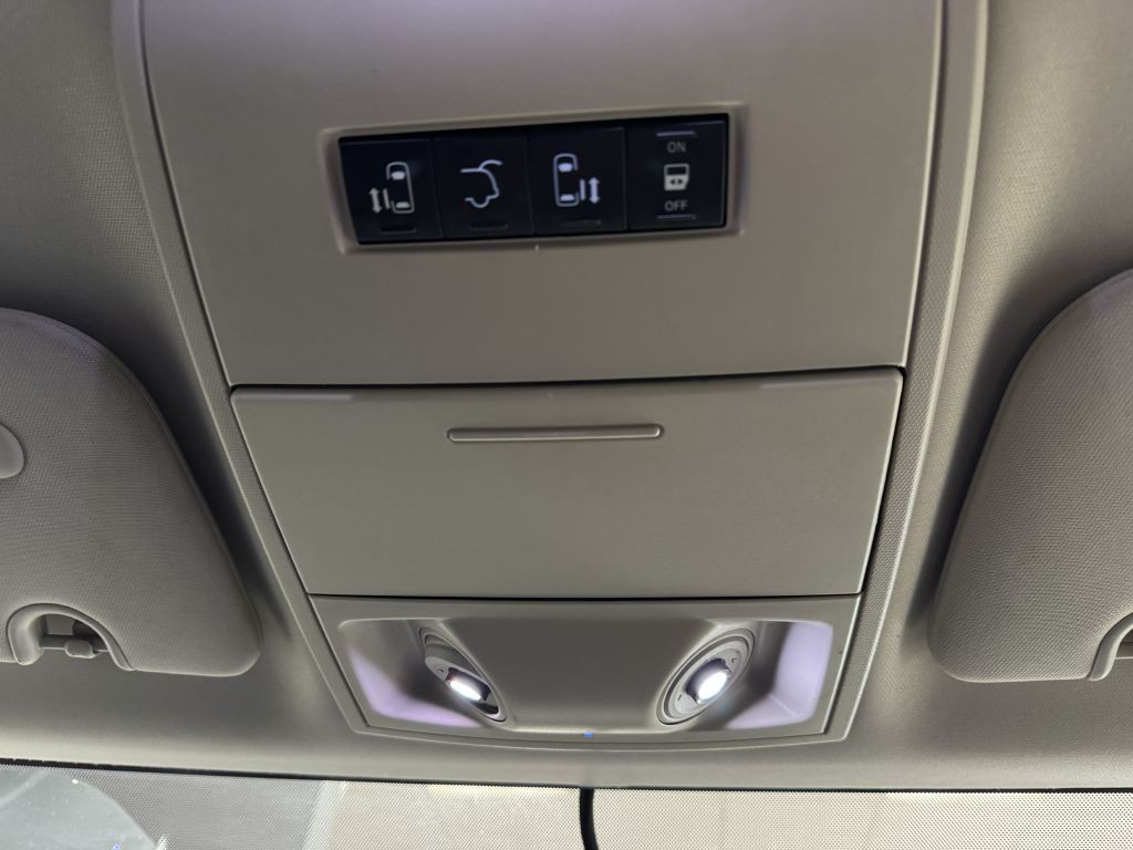 2015 Chrysler Town & Country Image 31