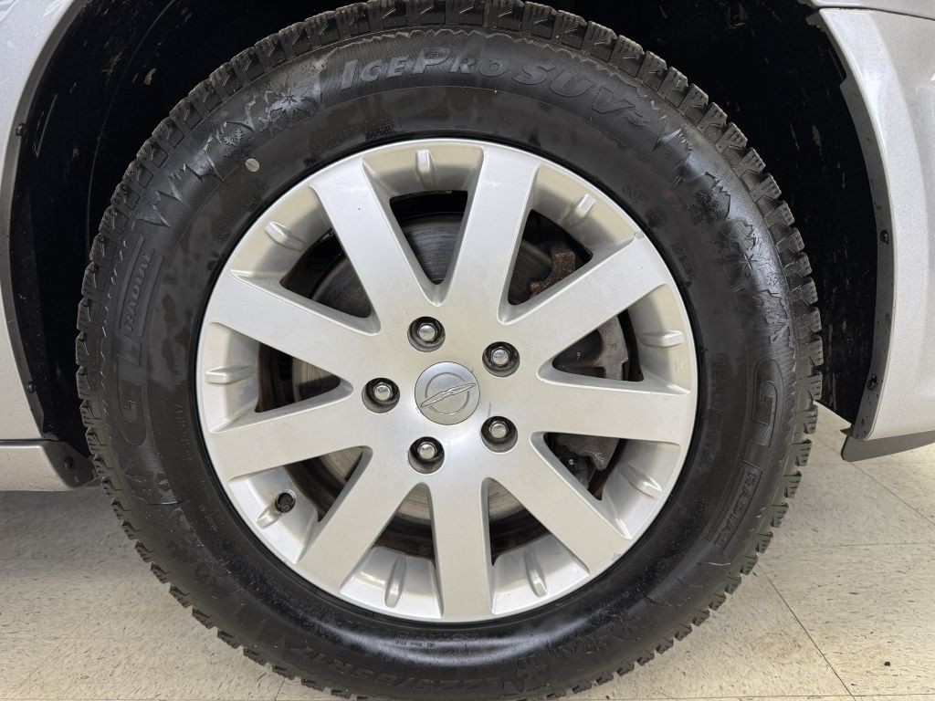 2015 Chrysler Town & Country Image 36