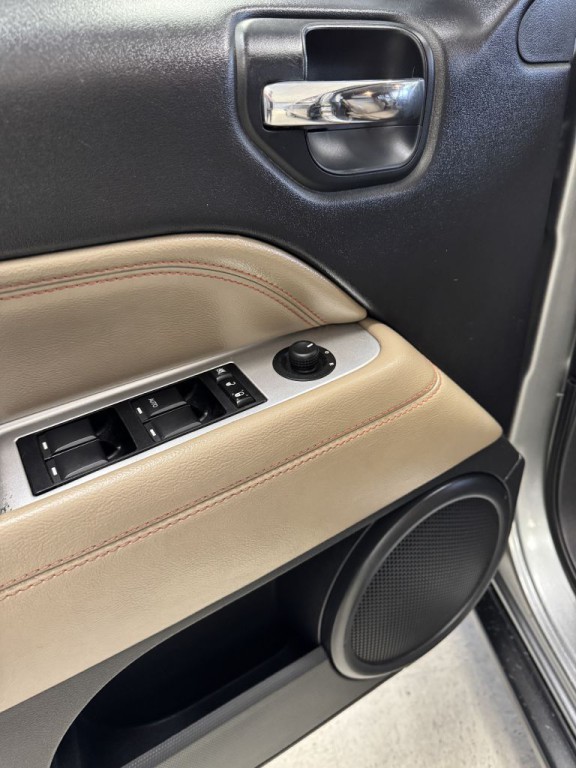 2014 Jeep Compass Image 24