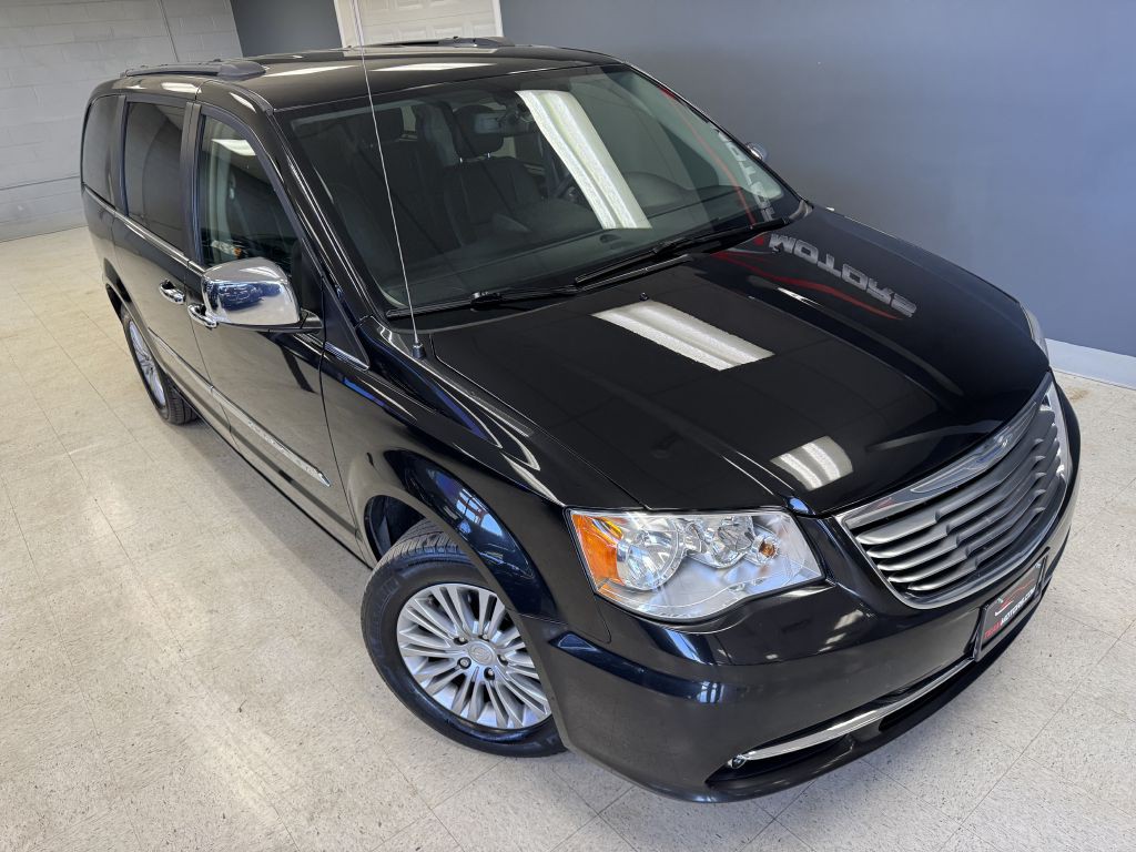 2016 Chrysler Town & Country Image 3