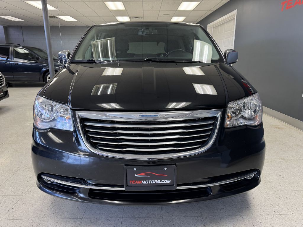 2016 Chrysler Town & Country Image 4