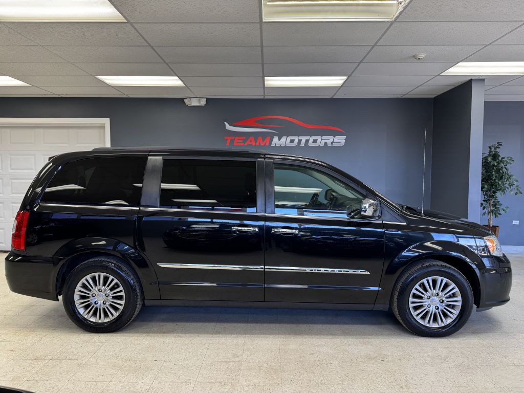 2016 Chrysler Town & Country Image 6