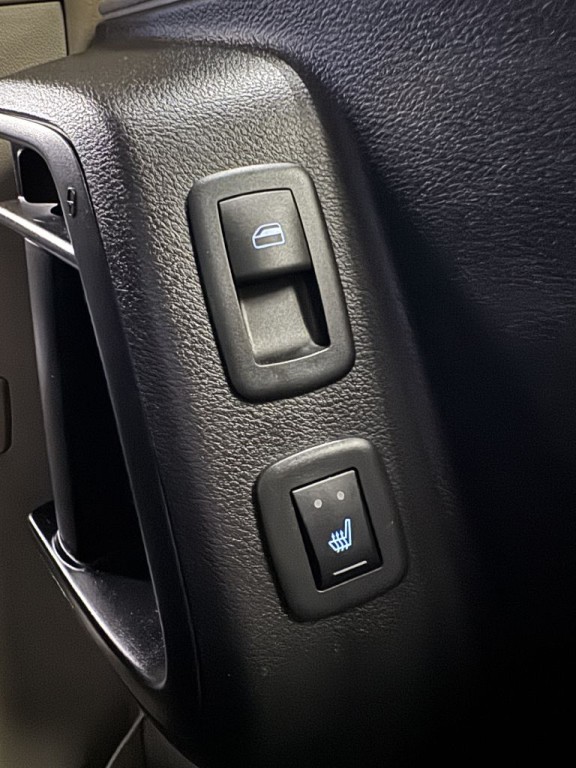 2016 Chrysler Town & Country Image 27