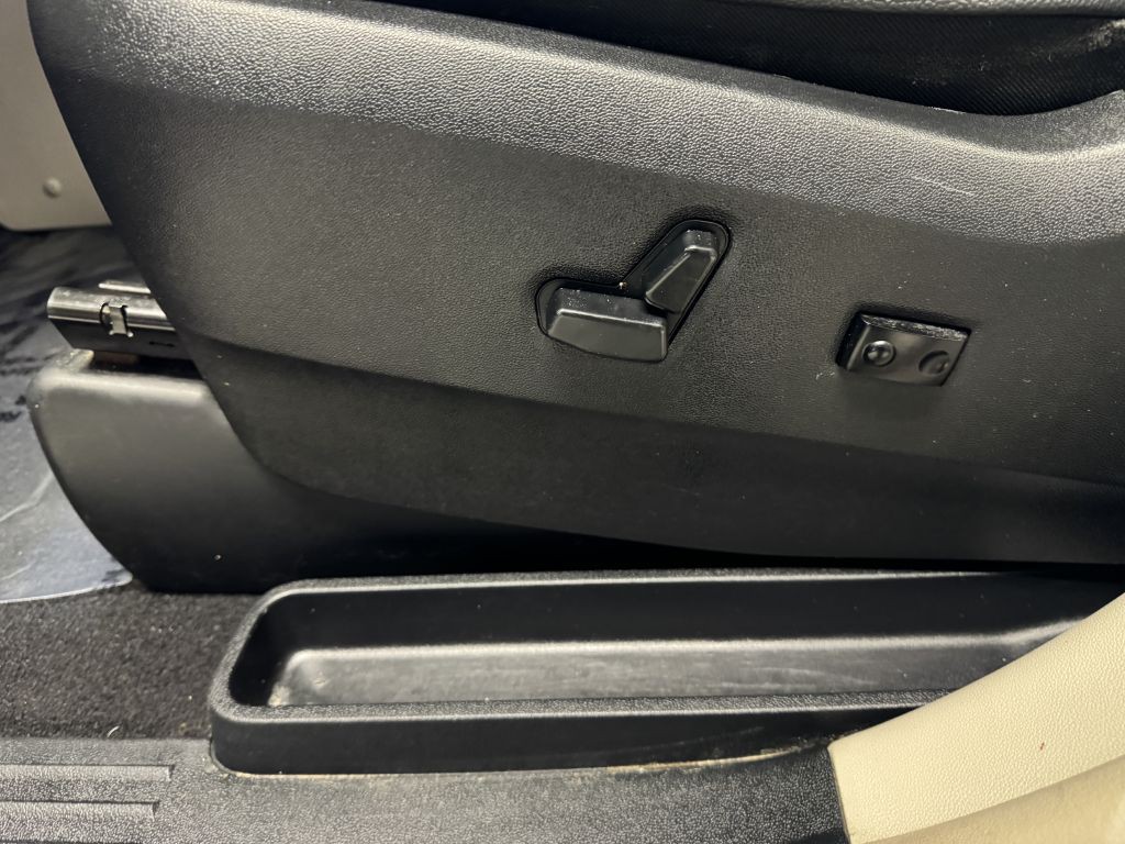 2016 Chrysler Town & Country Image 29