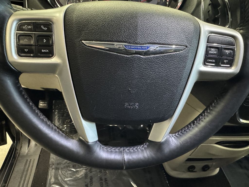 2016 Chrysler Town & Country Image 31