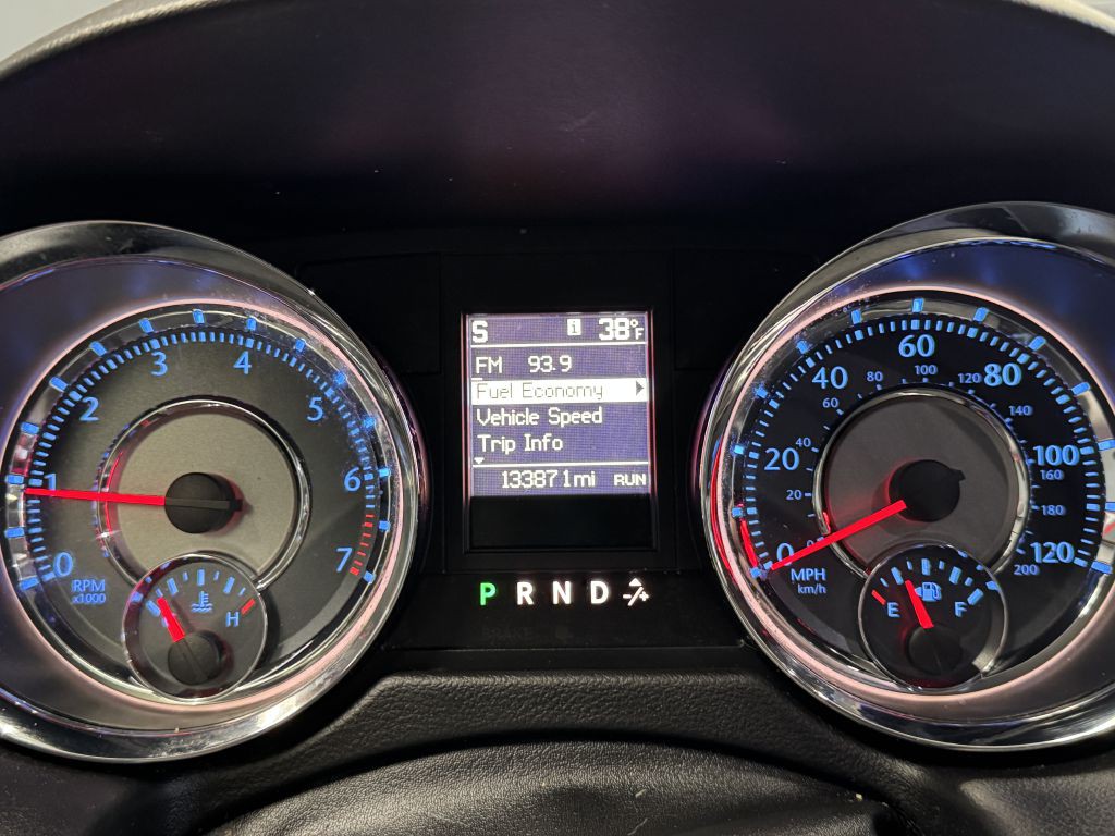 2016 Chrysler Town & Country Image 36