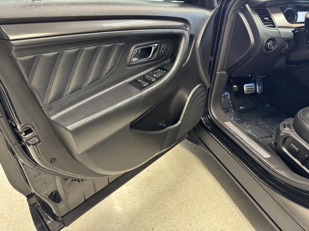 2015 Ford Taurus Image 14