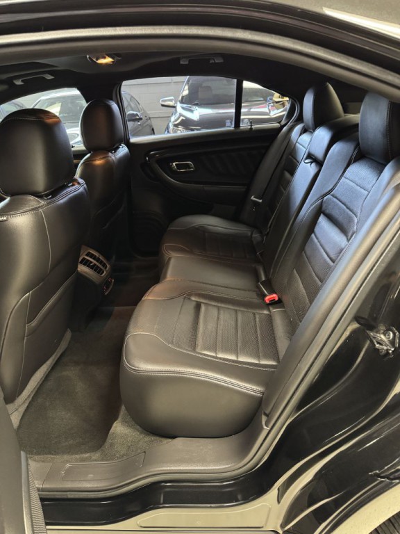 2015 Ford Taurus Image 16