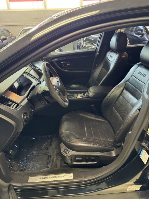 2015 Ford Taurus Image 18