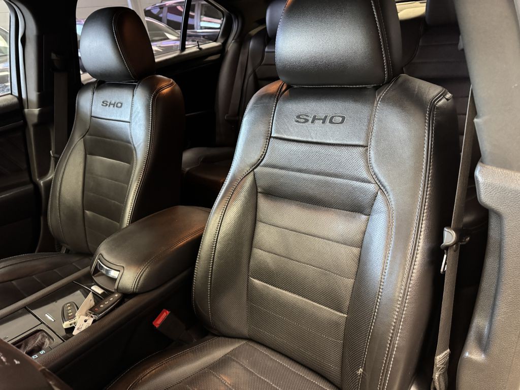 2015 Ford Taurus Image 22