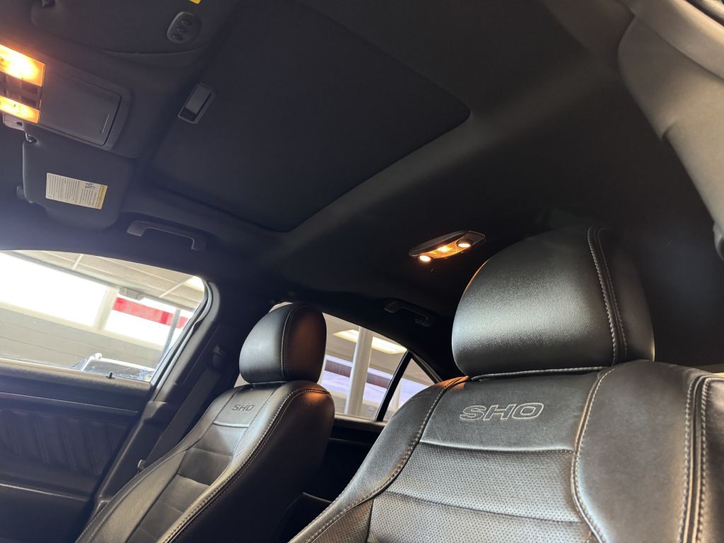 2015 Ford Taurus Image 23