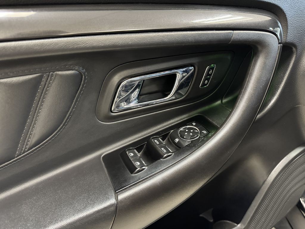 2015 Ford Taurus Image 24