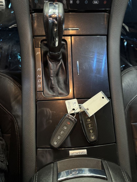 2015 Ford Taurus Image 30