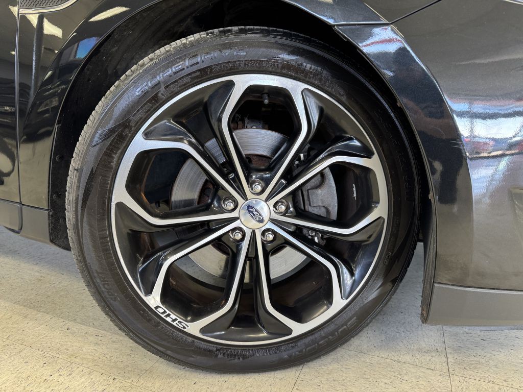 2015 Ford Taurus Image 38