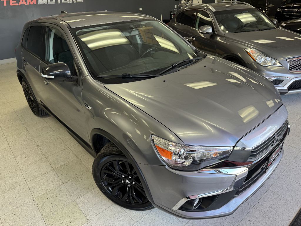 2017 Mitsubishi Outlander Image 2