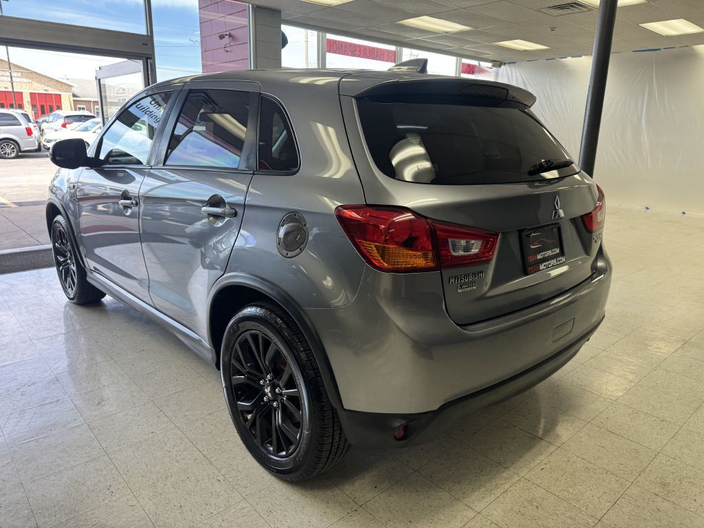 2017 Mitsubishi Outlander Image 8