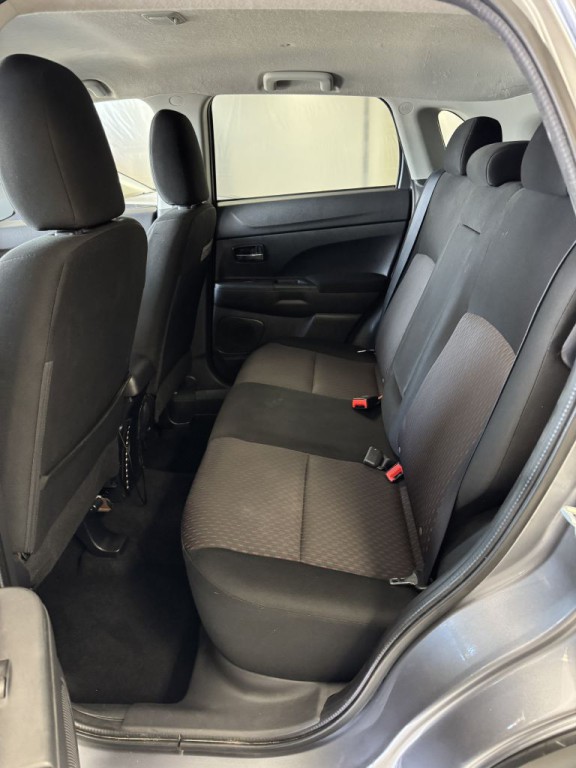 2017 Mitsubishi Outlander Image 16