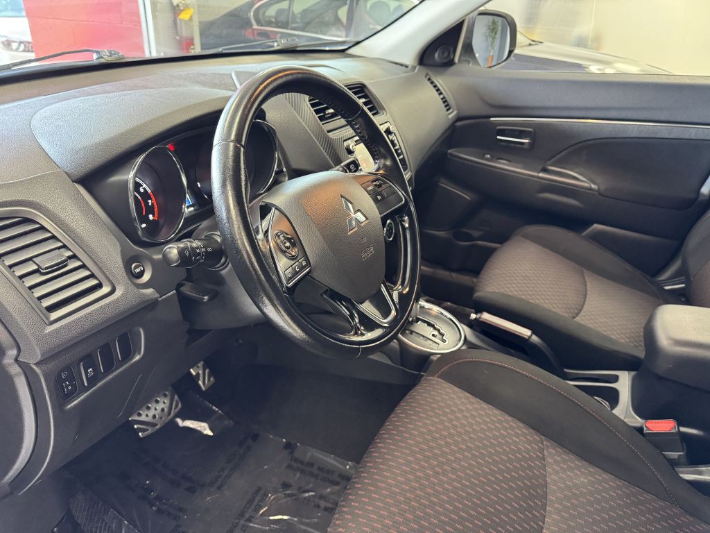 2017 Mitsubishi Outlander Image 21