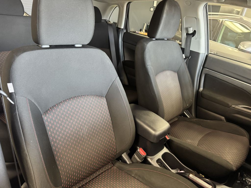 2017 Mitsubishi Outlander Image 22
