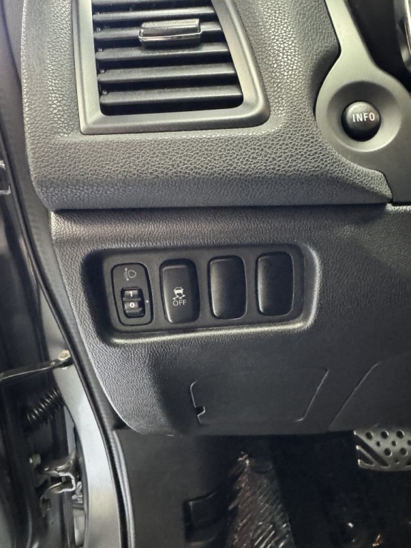 2017 Mitsubishi Outlander Image 27