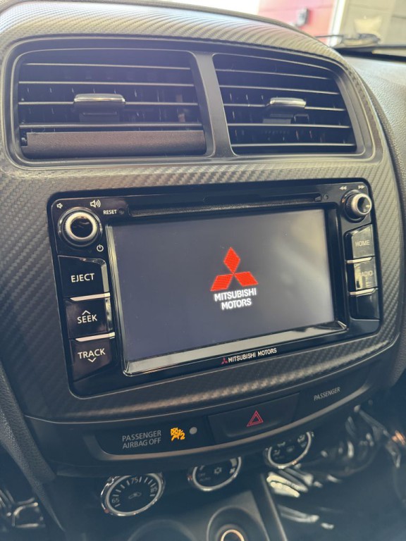 2017 Mitsubishi Outlander Image 32