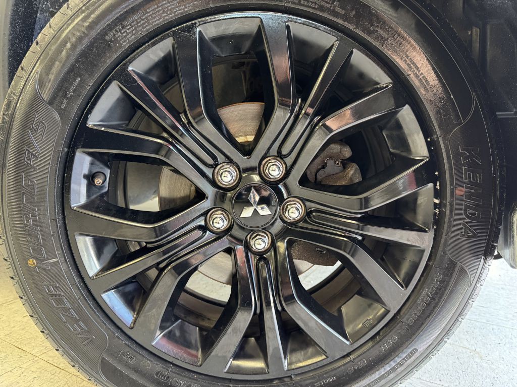 2017 Mitsubishi Outlander Image 37