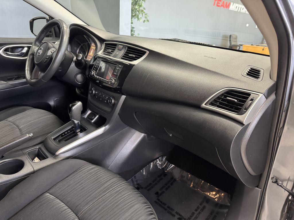 2016 Nissan Sentra Image 19