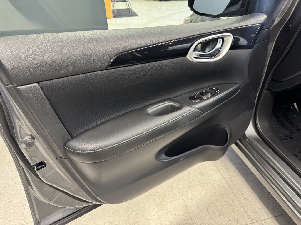 2016 Nissan Sentra Image 24