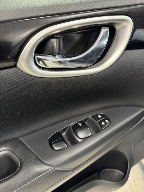 2016 Nissan Sentra Image 25