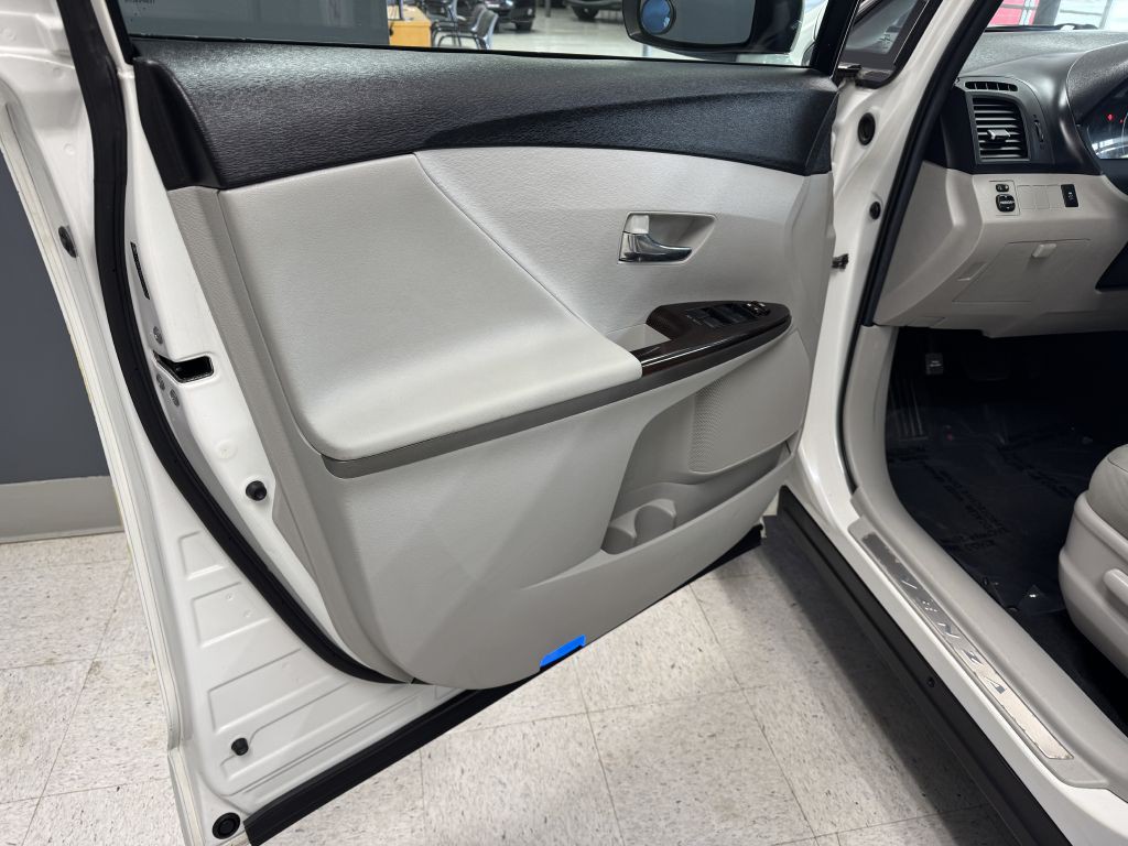 2012 Toyota Venza Image 12