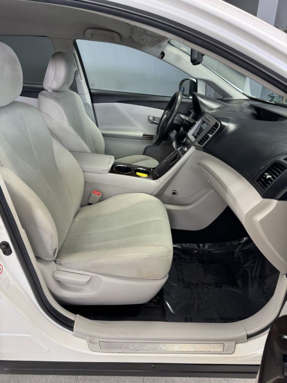 2012 Toyota Venza Image 15