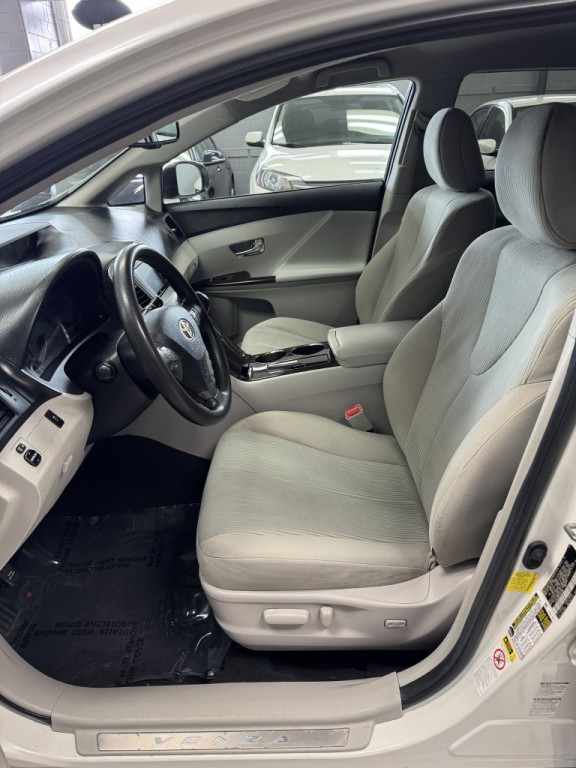 2012 Toyota Venza Image 16