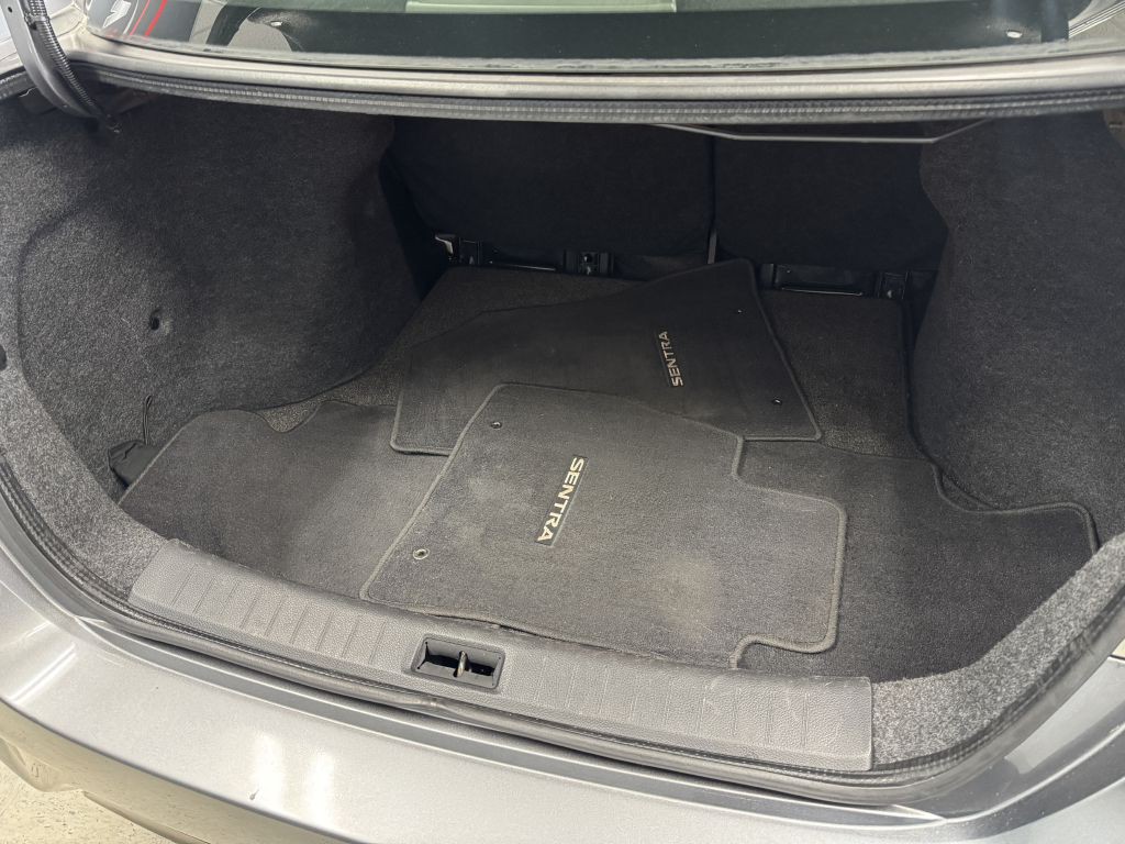 2016 Nissan Sentra Image 12
