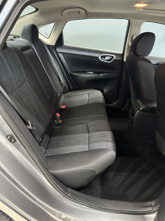 2016 Nissan Sentra Image 13
