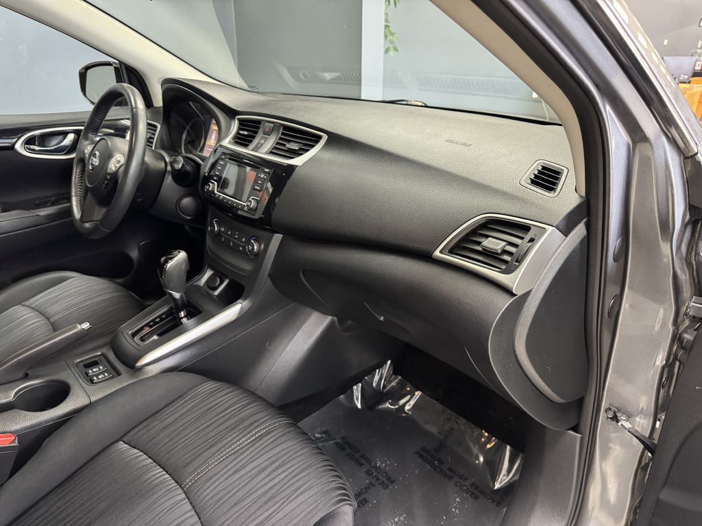 2016 Nissan Sentra Image 18